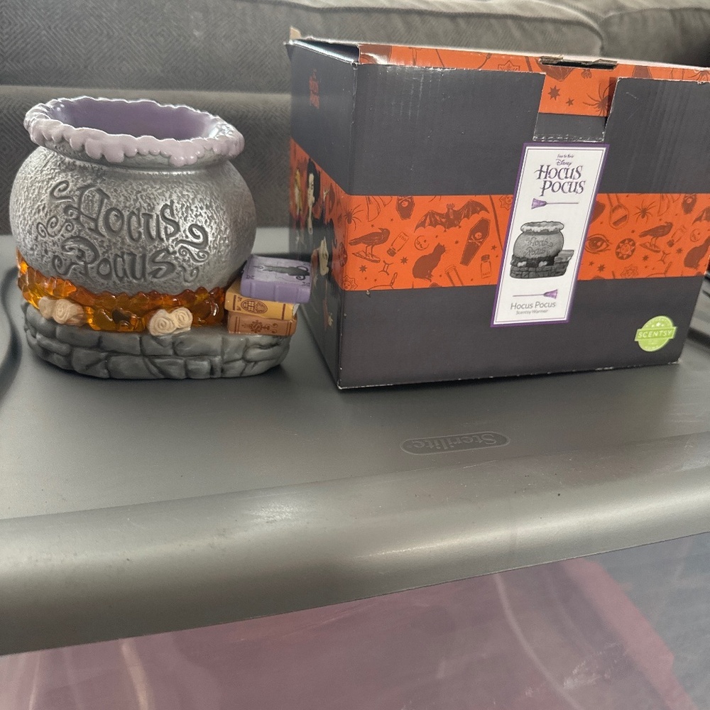SCENTSY HOCUS POCUS WARMER Disney Wax Burner